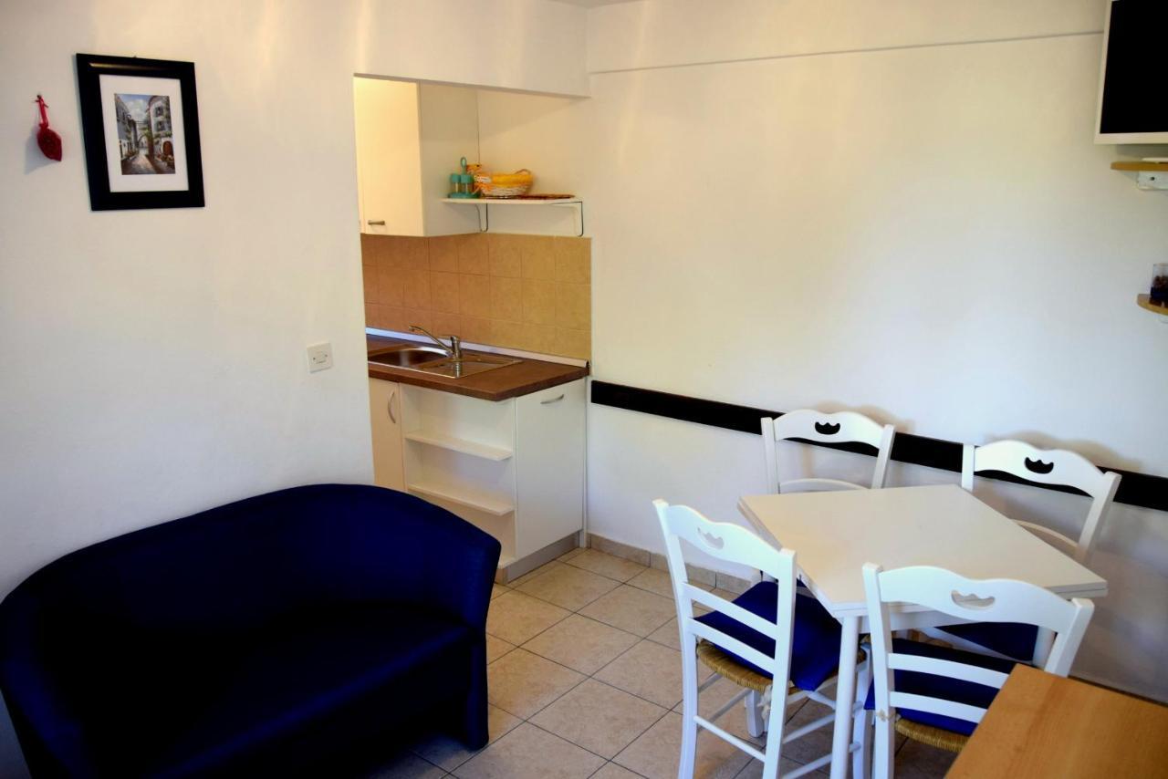 Banjol Miramar Gardenn Apartmment מראה חיצוני תמונה
