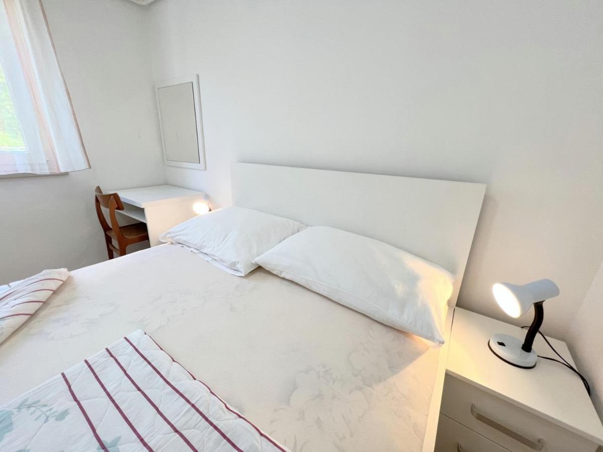 Banjol Miramar Gardenn Apartmment מראה חיצוני תמונה